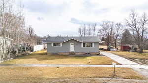 Rambler with driveway, entry steps, and a shingled roof
