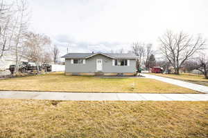 Rambler featuring entry steps