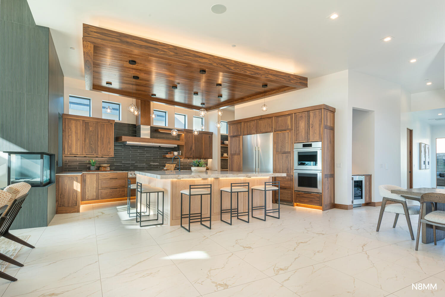 Stunning kitchen.