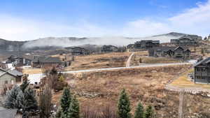 View of yard with a residential view and a mountain view