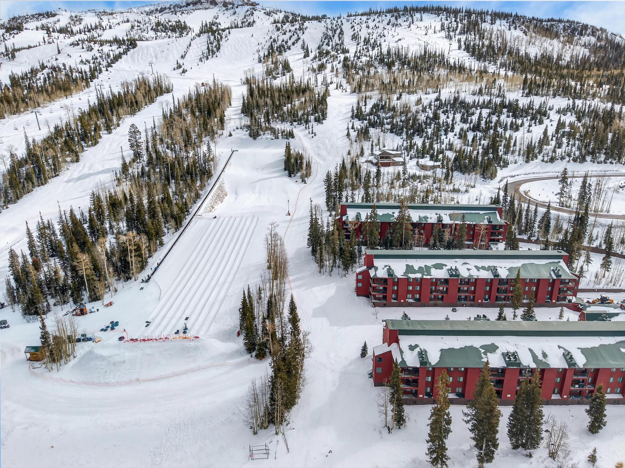 Snowy aerial view with a mountain view