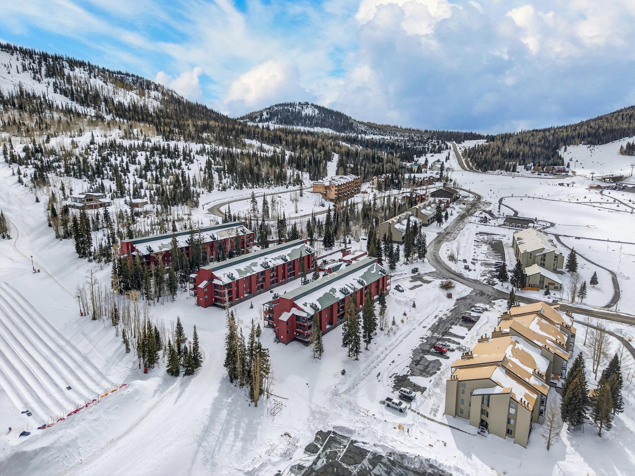 Snowy aerial view with a mountain view