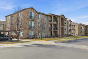 View of apartment building / complex