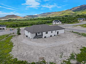 Aerial view of sparsely populated area with mountains