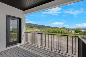 Balcony featuring a mountain view