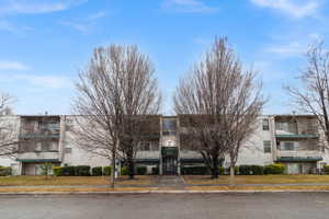 View of apartment building / complex