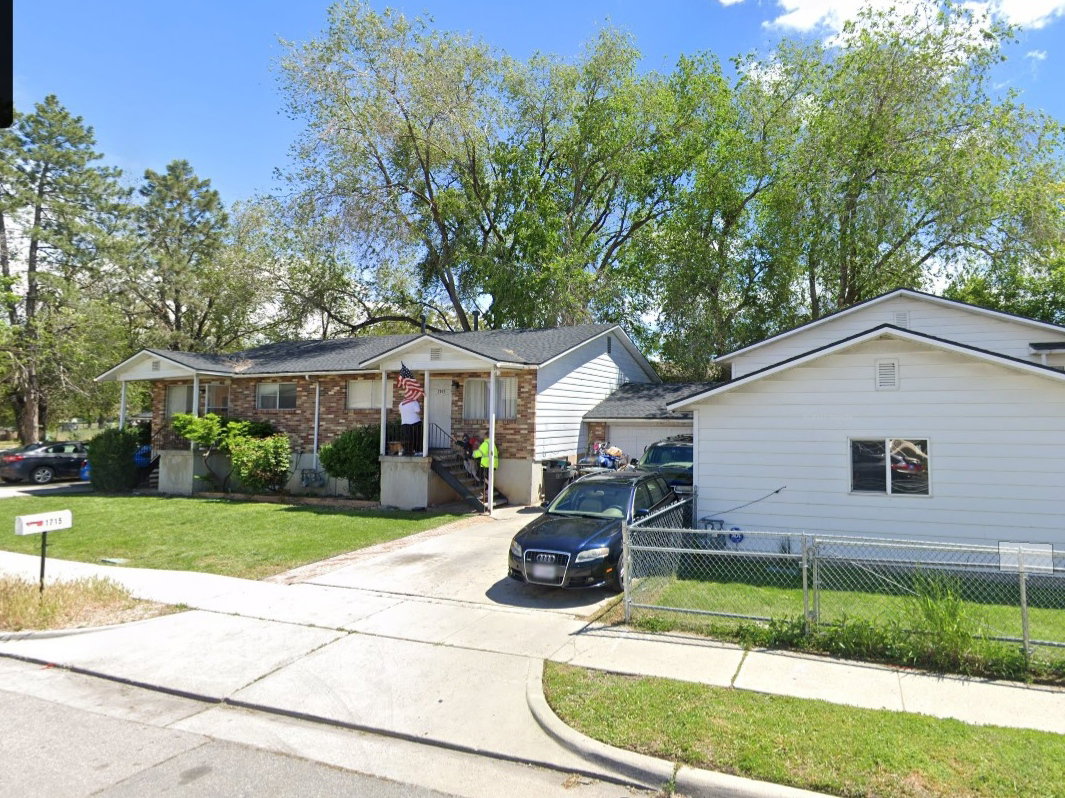 View of front of house featuring a fenced front yard