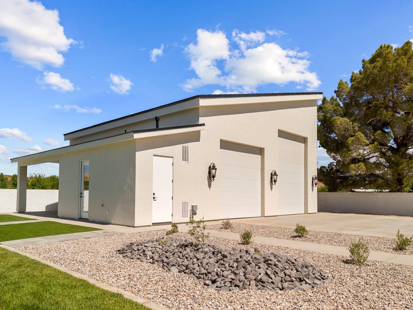 View of Huge 40 x 40 RV Garage