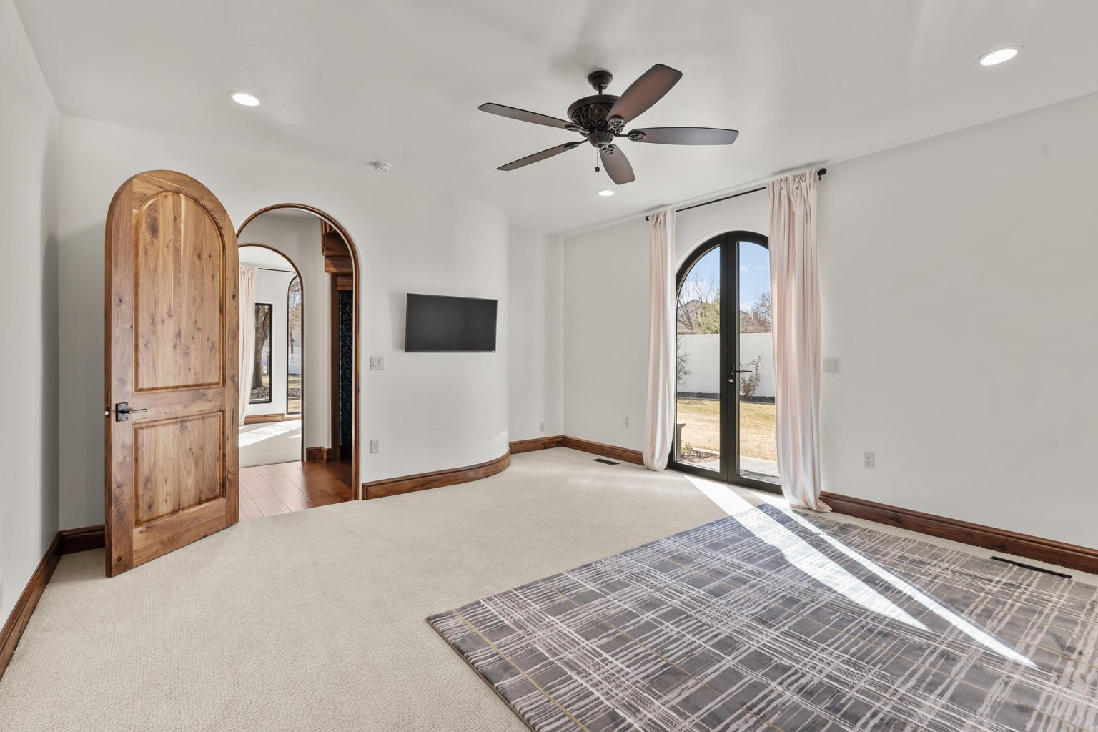 2nd Primary Owner Suite with arched walkways, carpet floors, access to exterior, a ceiling fan, and recessed lighting