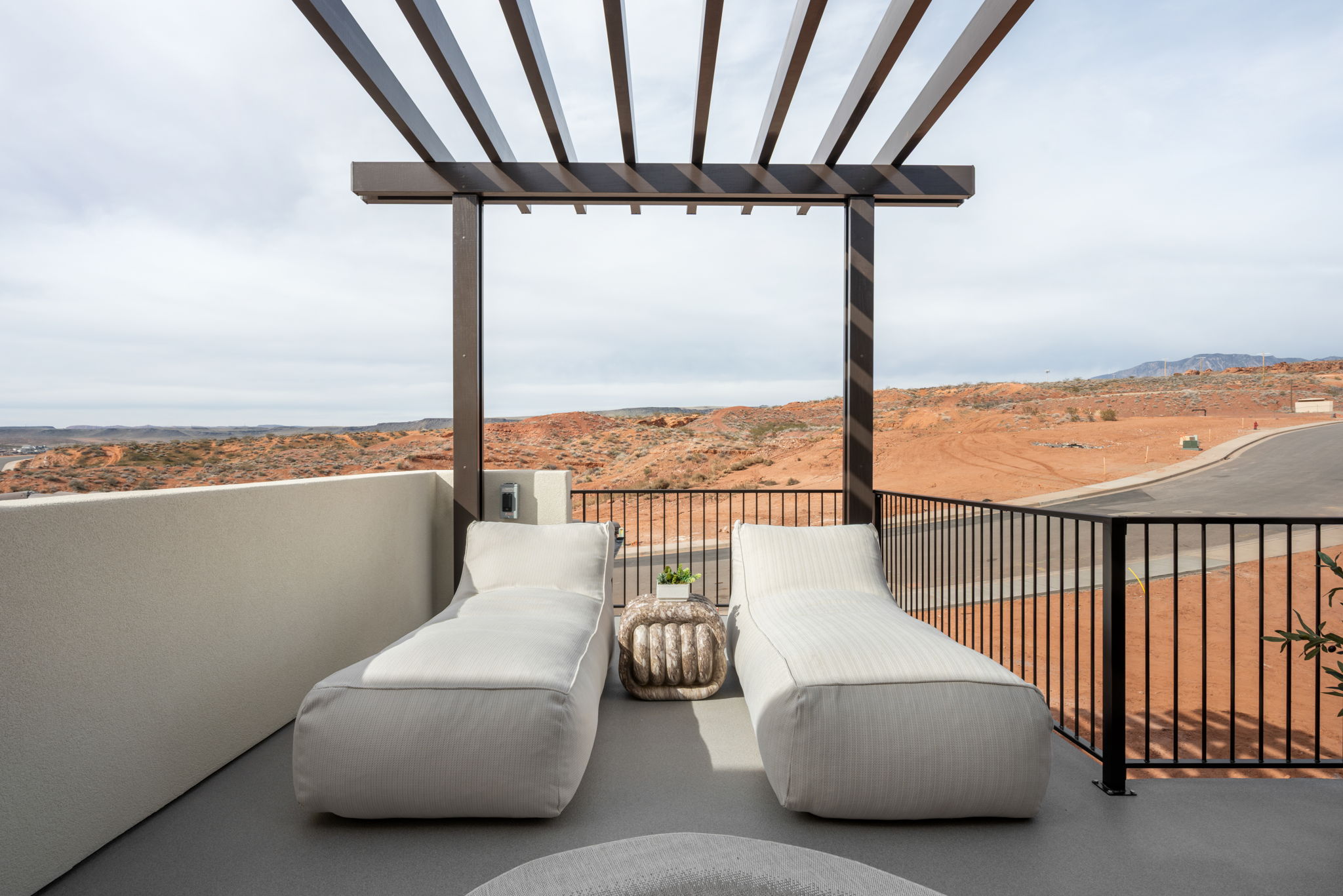 Balcony featuring a mountain view