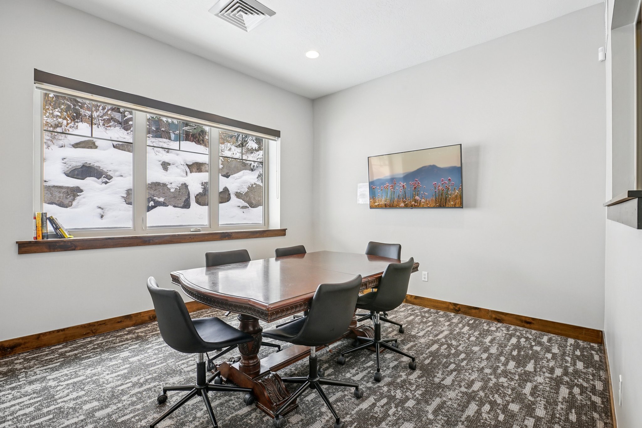 Office area with baseboards