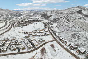 Snowy aerial view featuring a mountain view