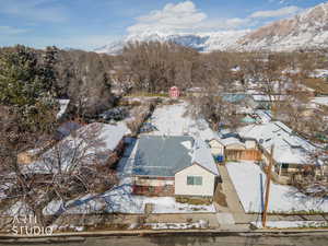 Snowy aerial view featuring a mountain view