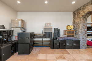 Misc room featuring recessed lighting