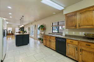 Clubhouse/Event Center - Need more room when everyone gets together? Here you go!