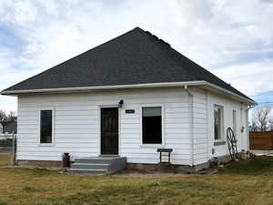view of property featuring a shingled roof