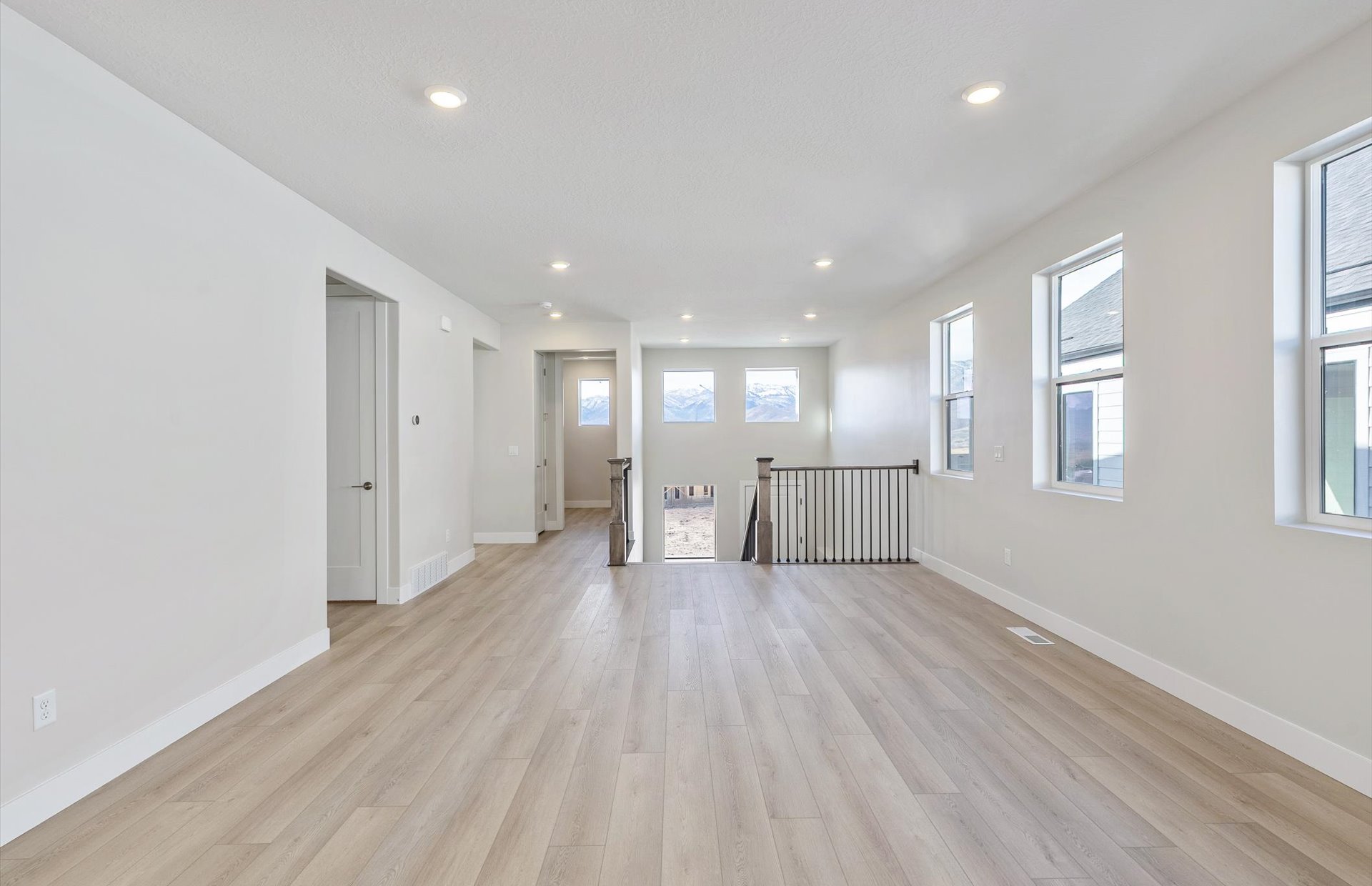 Flex room and entry