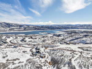 Snowy aerial view with a mountain view