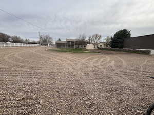 View of yard featuring a shed