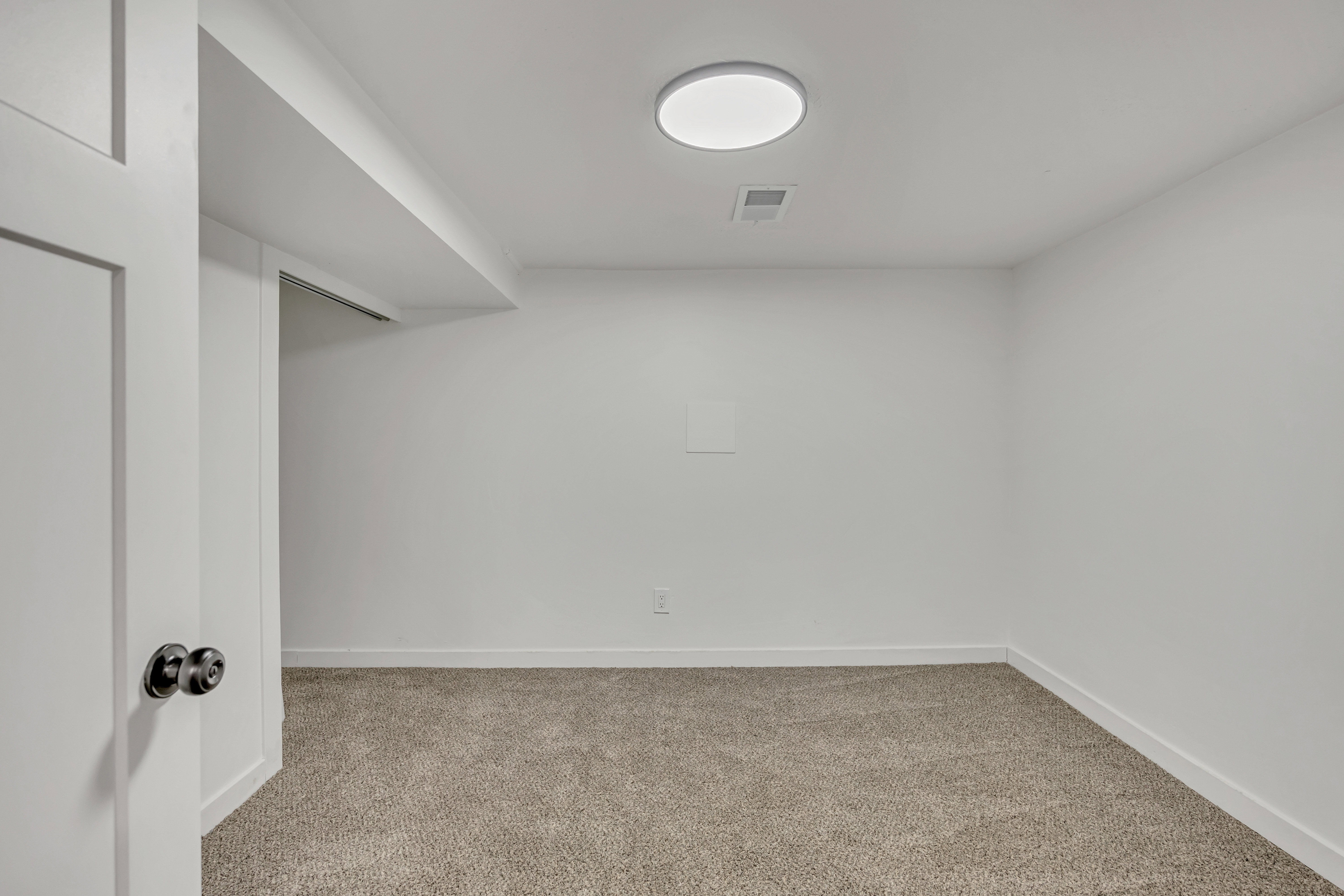 Walk in closet featuring carpet floors