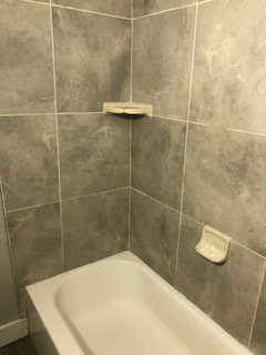 1 bedroom bathroom