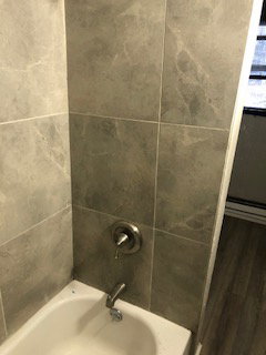 1 bedroom bathroom