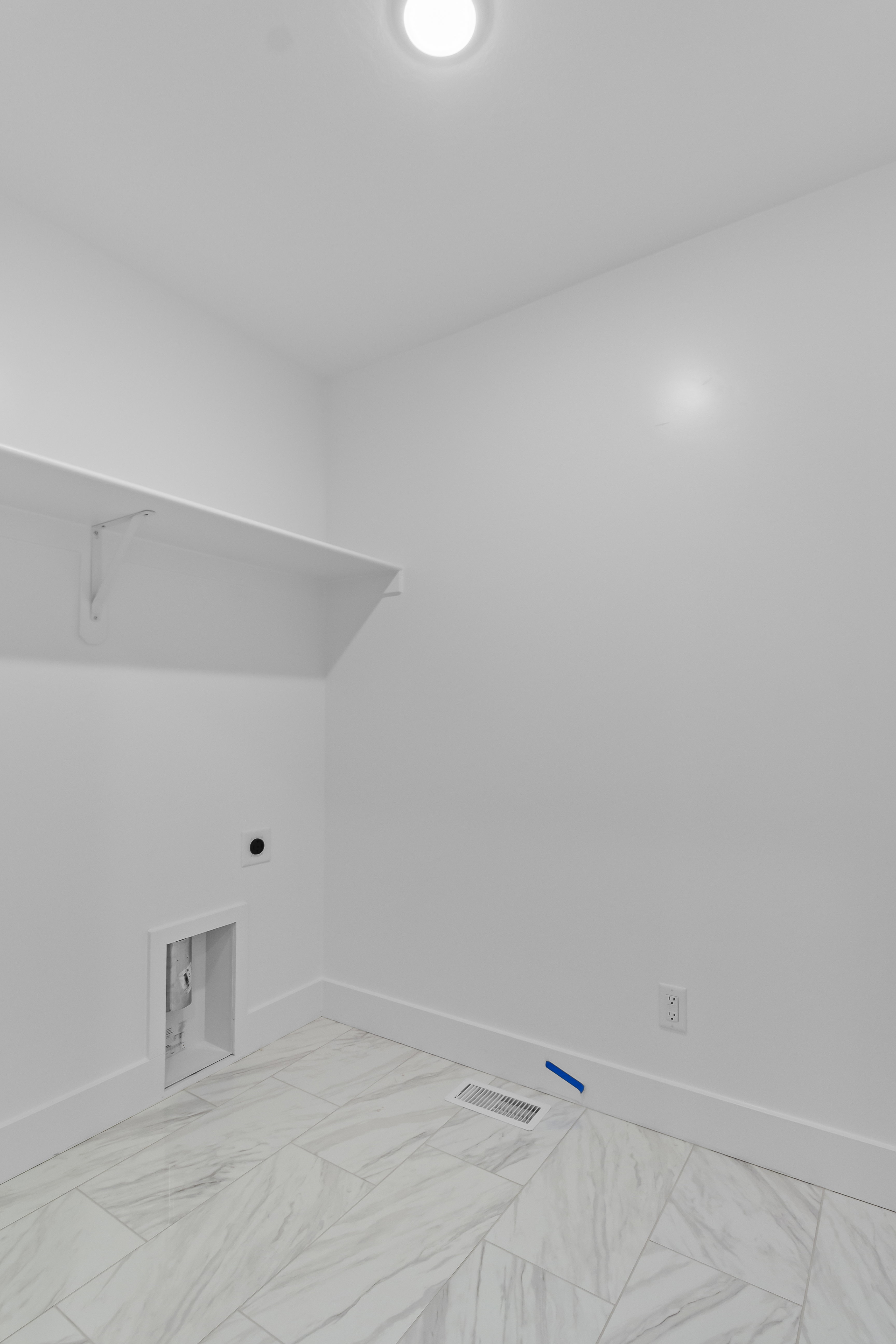 Laundry area featuring baseboards and hookup for an electric dryer