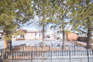 View of yard with an outdoor structure