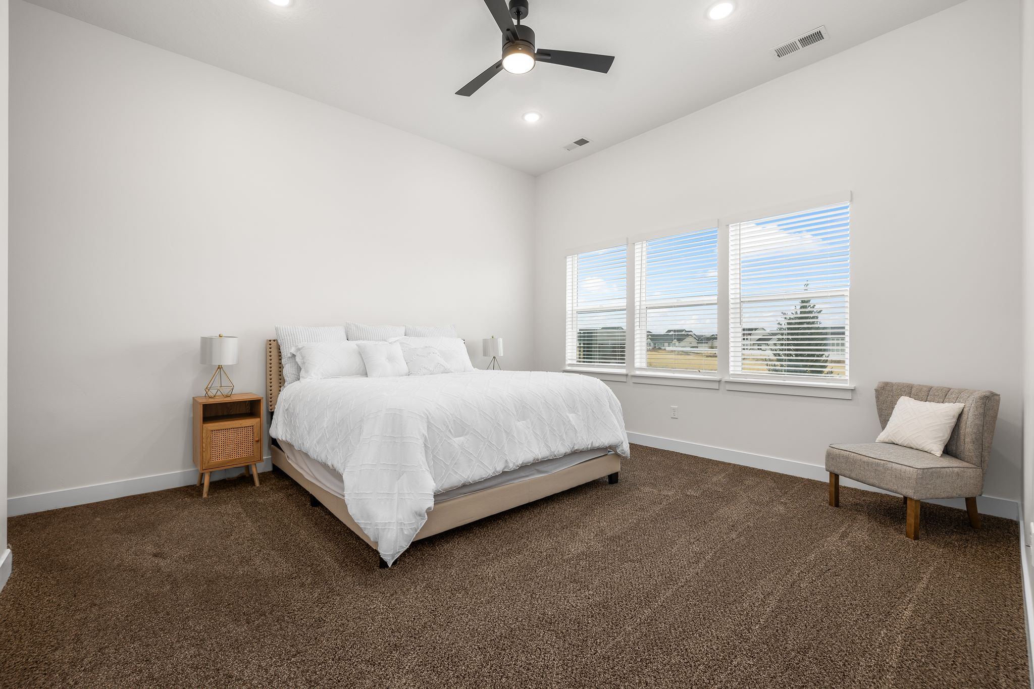 Primary suite with walk in closet and en' suite bath.