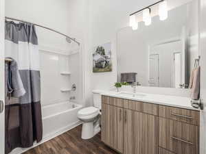 Full hall bath is perfect for guests.
