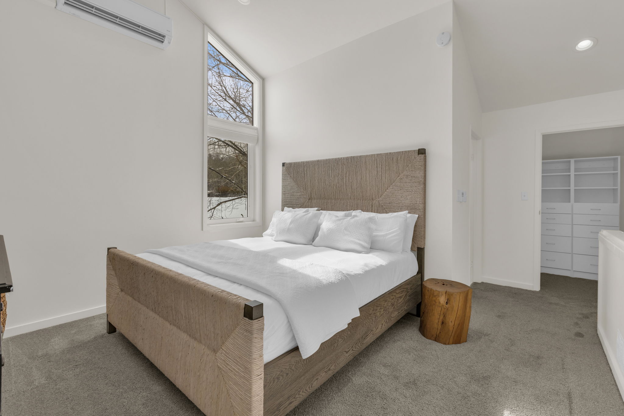 Bedroom with vaulted ceiling and carpet flooring