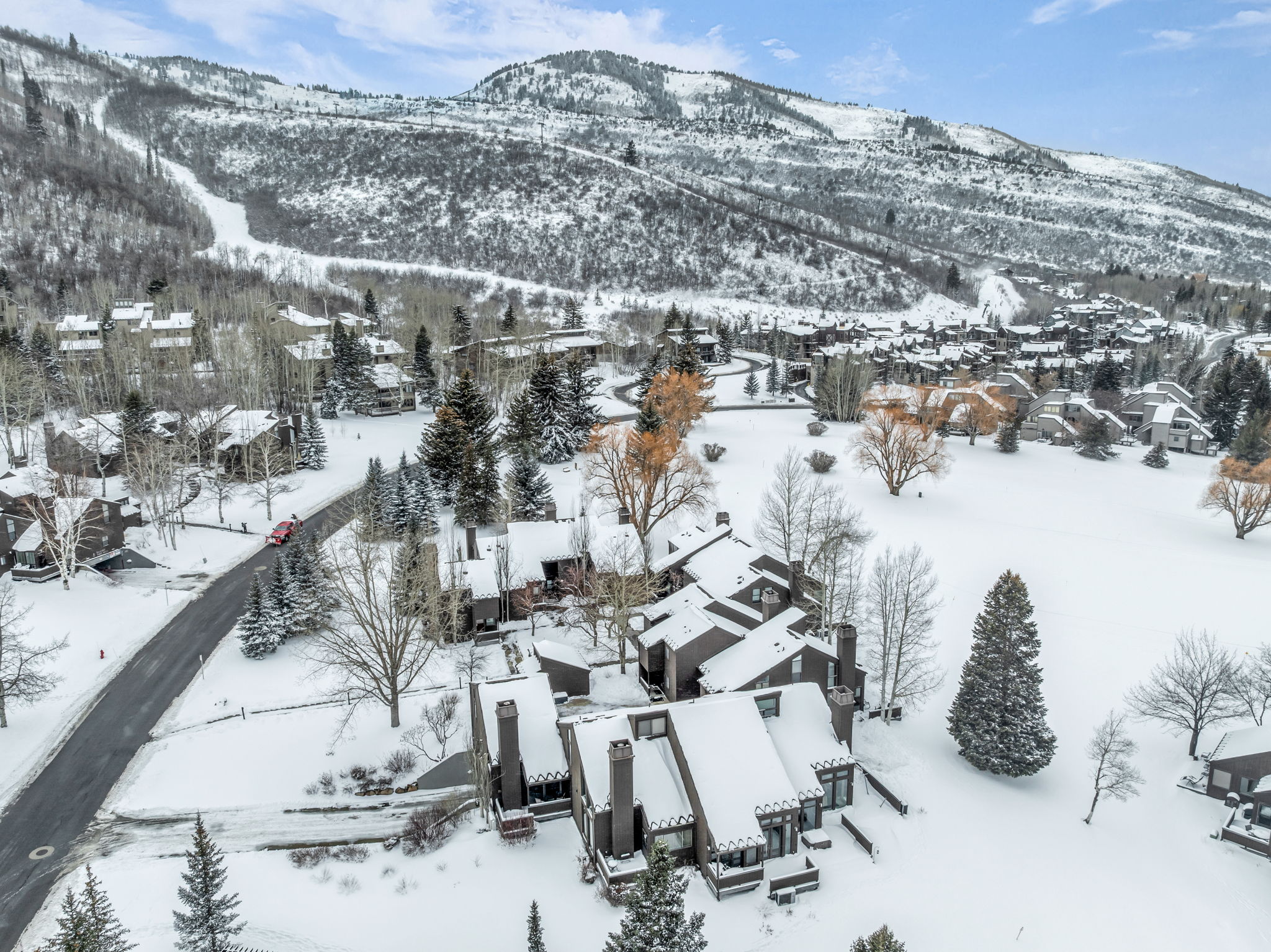 Snowy aerial view featuring a mountain view