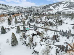 Snowy aerial view featuring a mountain view