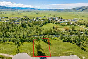 View of property location with mountains and property boundaries highlighted
