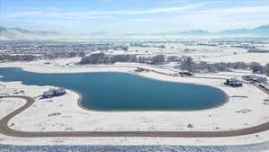 Snowy aerial view featuring a mountain view