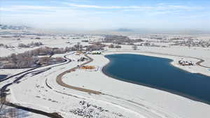 Snowy aerial view with a mountain view