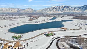Snowy aerial view featuring a mountain view