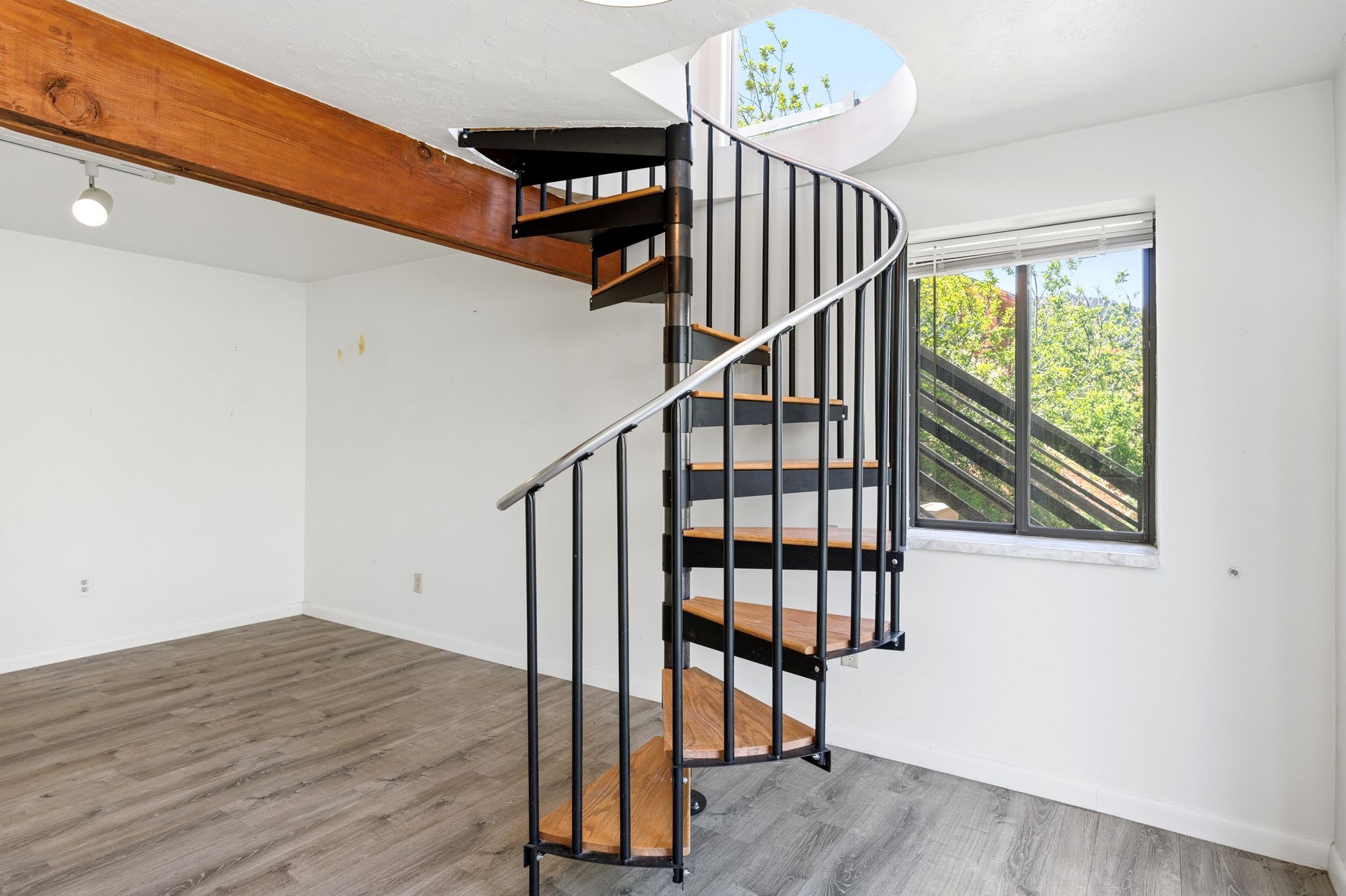 Spiral staircase with wood treads and metal balusters