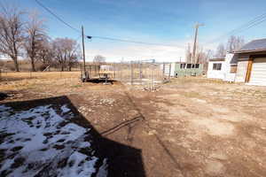 View of yard with an outdoor structure