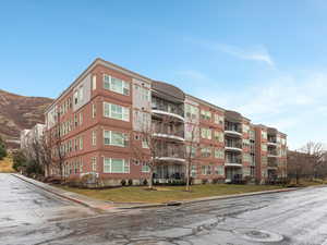 Presidential Villas Condominiums