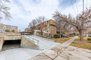 1 covered parking spot.