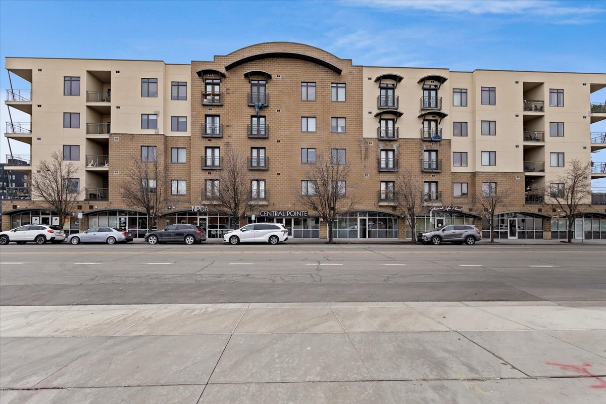 View of apartment building / complex