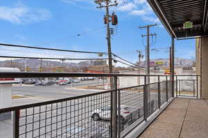 Balcony featuring a mountain view