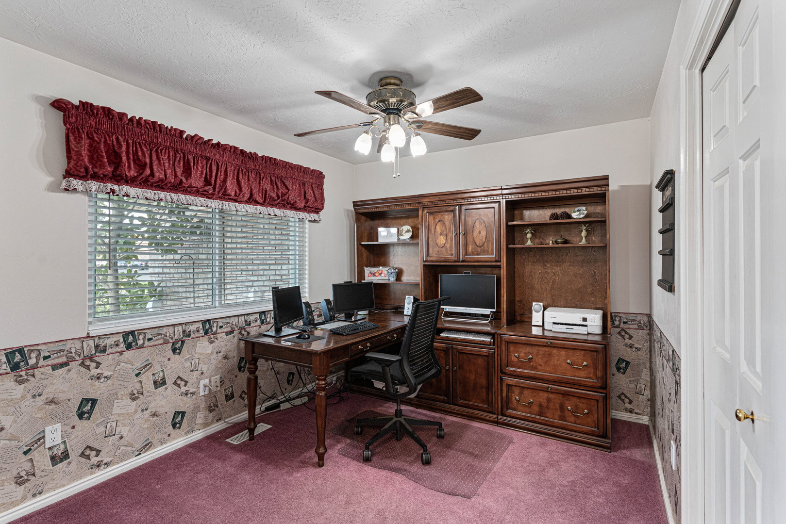 Front office area right of the entry. The window is facing the west.