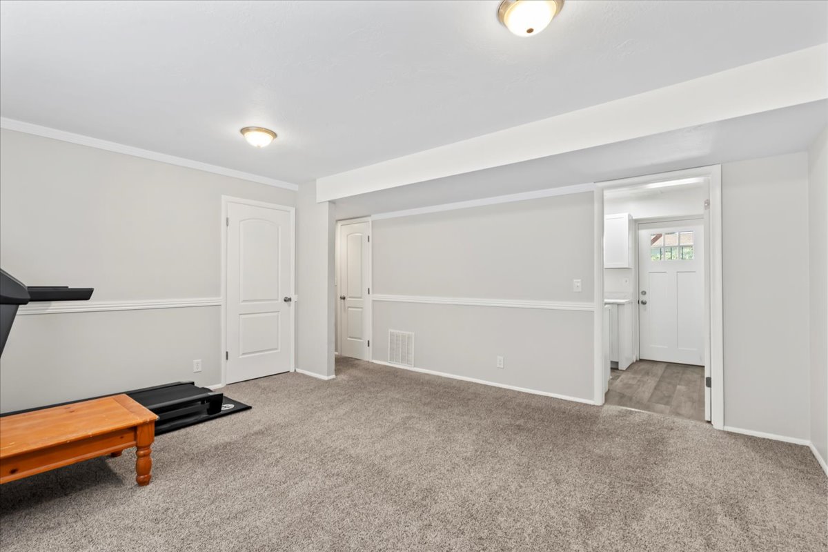 Exercise area with carpet flooring and baseboards