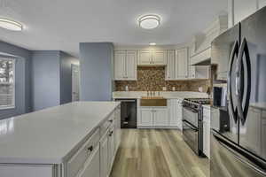 Beautiful quartz countertops!