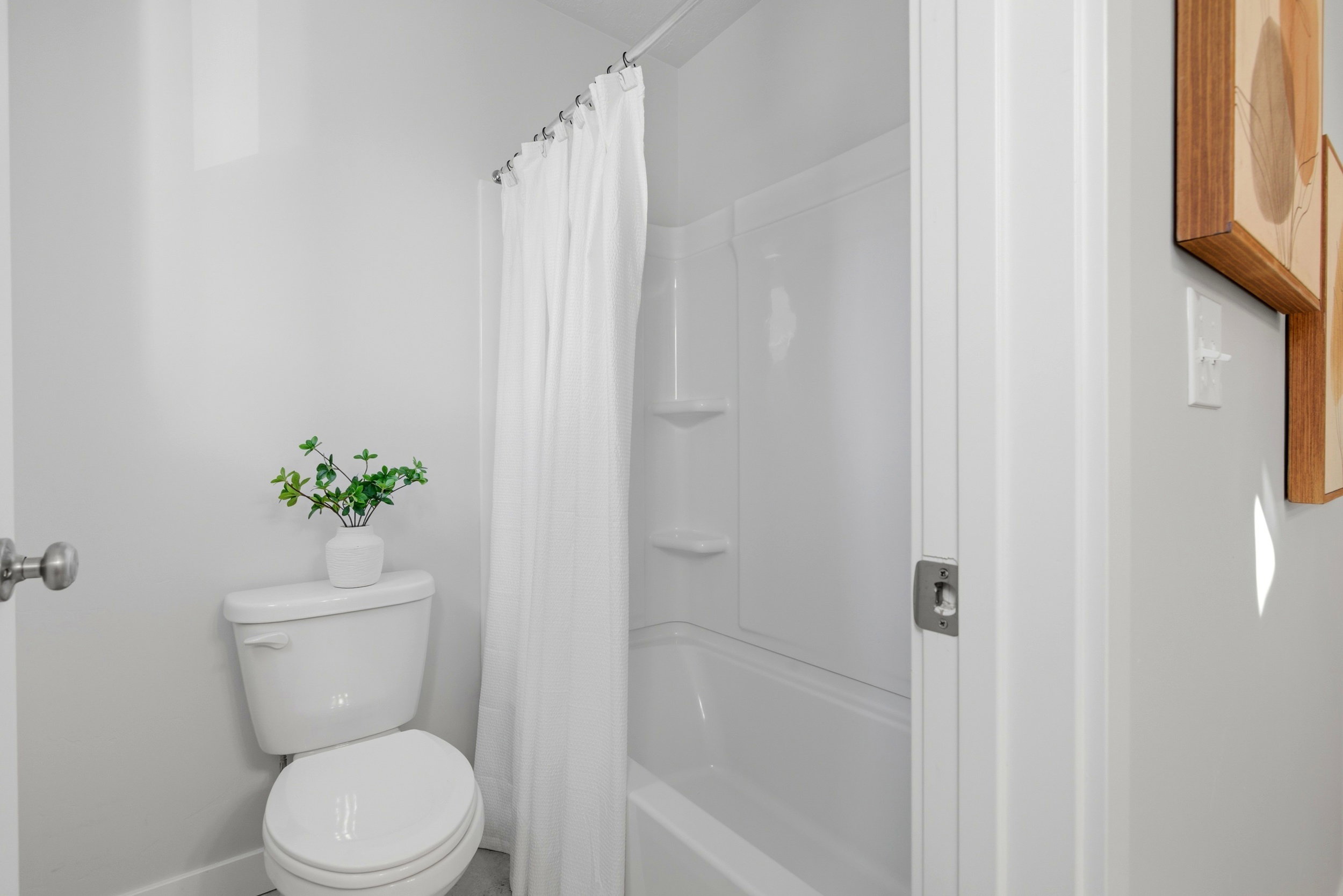 Full bathroom featuring toilet and shower / bath combo
