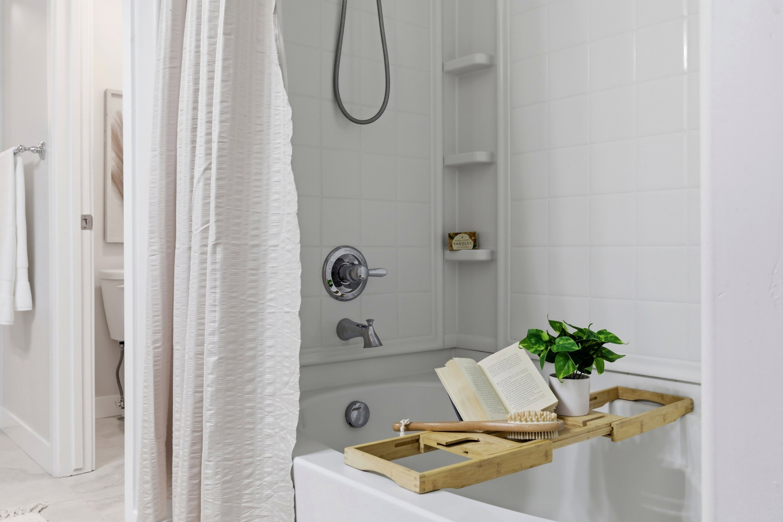 Bathroom with shower / bath combo