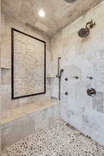 Full bath with tiled shower and recessed lighting