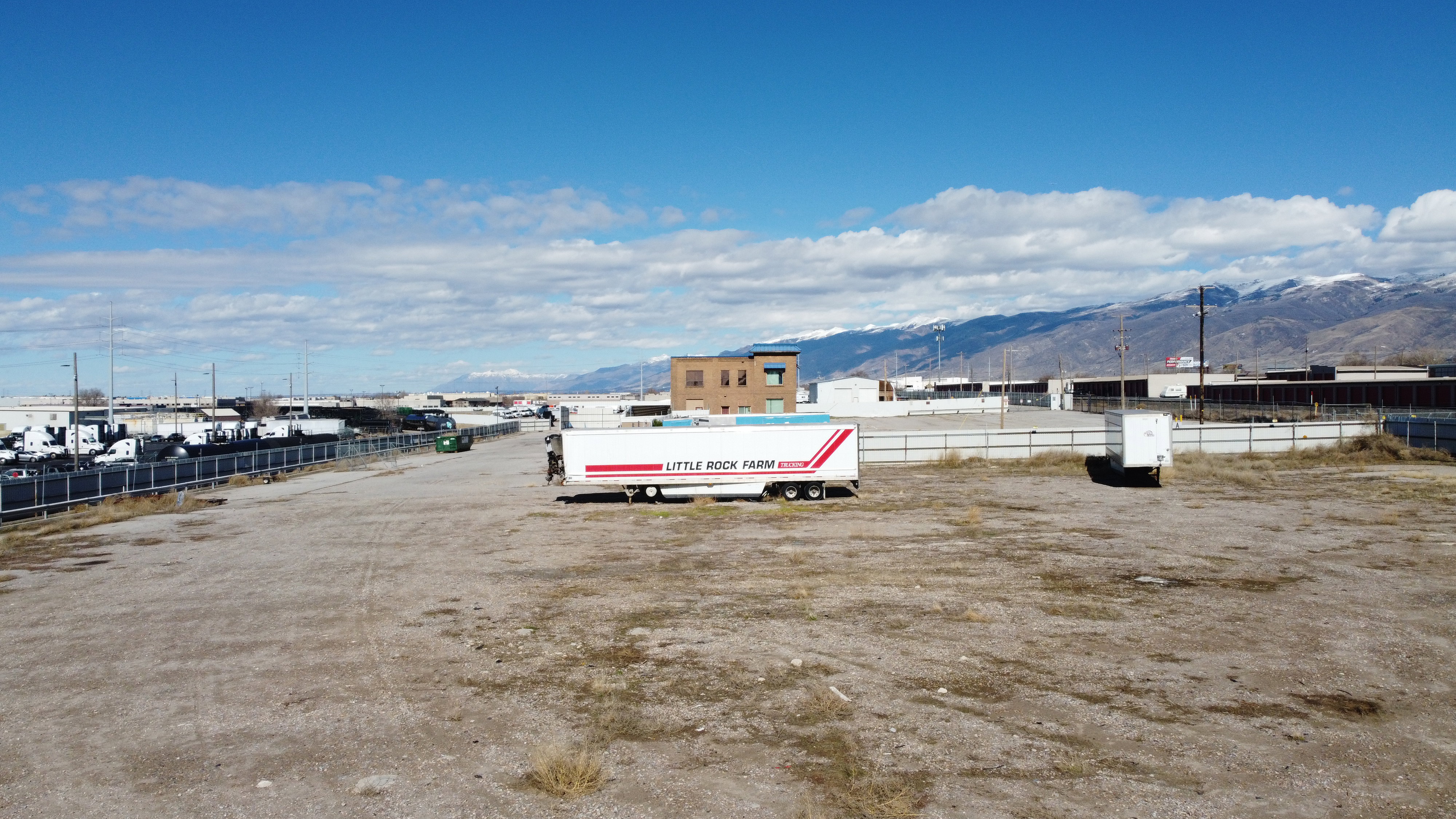 View of yard featuring a mountain view